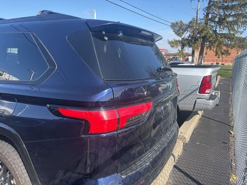 Used 2023 Toyota Sequoia Platinum image 4