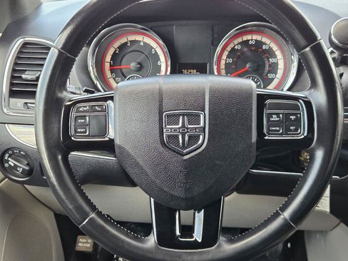 Used 2019 Dodge Grand Caravan SXT FWD image 25