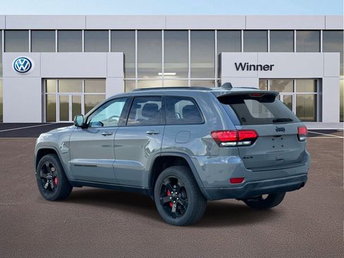 Used 2019 Jeep Grand Cherokee Laredo AWD/4WD image 3