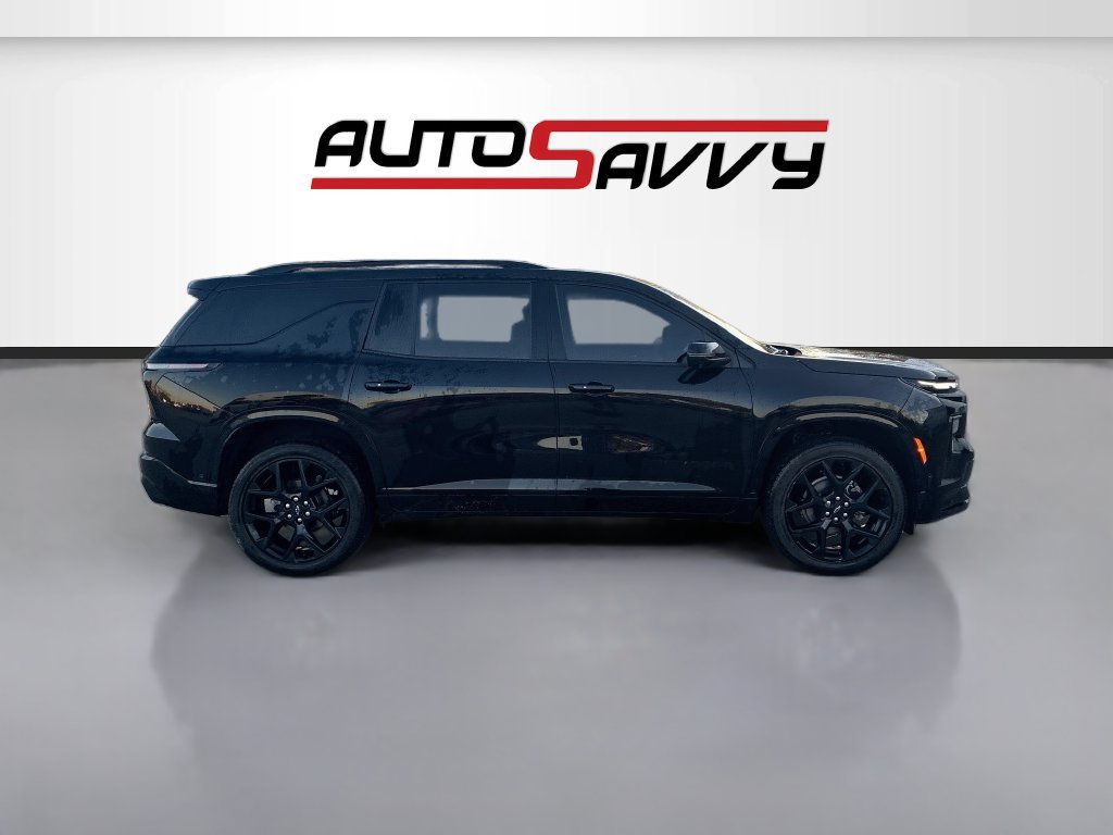 Used 2025 Chevrolet Traverse RS FWD image 8
