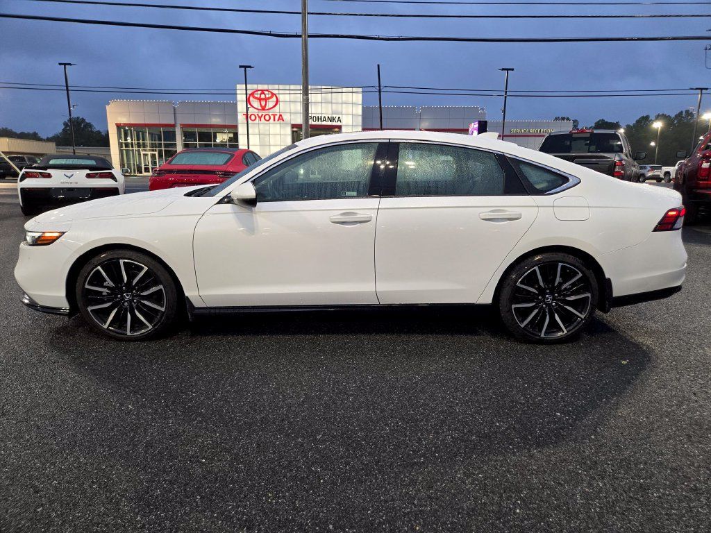 Used 2025 Honda Accord Touring image 8