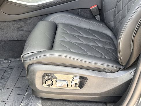 Used 2026 BMW X5 xDrive50e w/ Executive Package image 23