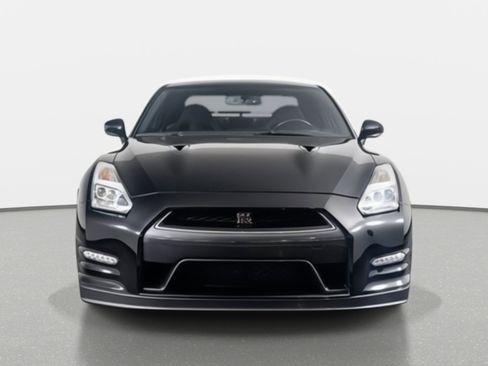 Used 2015 Nissan GT-R Premium image 20