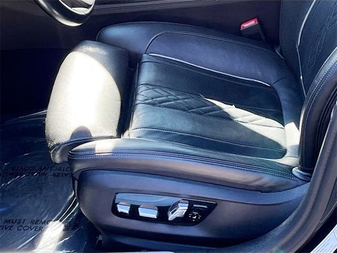 Used 2019 BMW 750i w/ Executive Package image 11