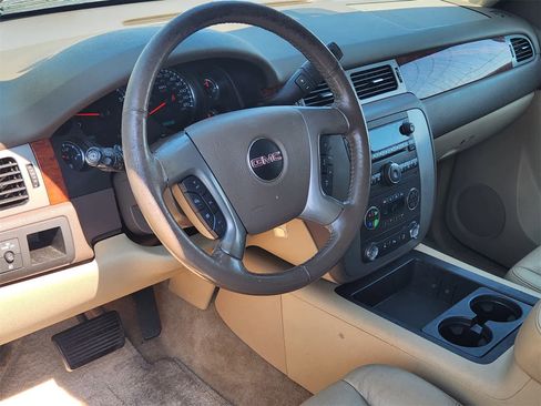 Used 2014 GMC Yukon SLT w/ Texas Edition image 2