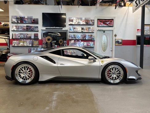 Used 2020 Ferrari 488 Pista Coupe RWD image 5