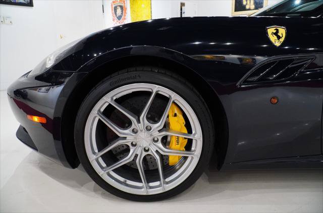 Used 2012 Ferrari California RWD image 21