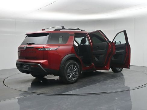 Used 2023 Nissan Pathfinder SV w/ SV Premium Package image 34