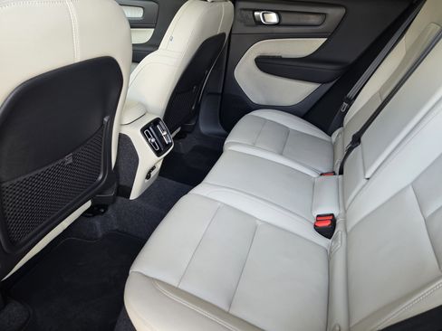 Used 2022 Volvo XC60 B5 Inscription w/ Advanced Package FWD image 29