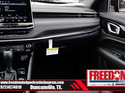 New 2026 Jeep Compass Latitude image 38