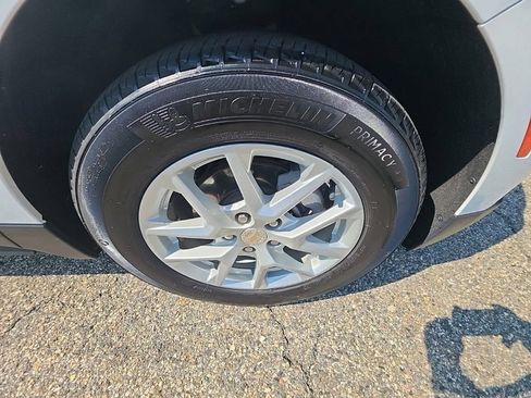 Used 2023 Chevrolet Equinox LS FWD image 36
