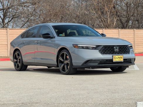 Used 2023 Honda Accord Sport image 2