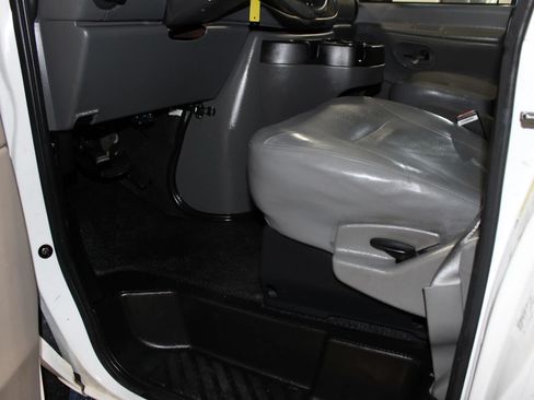 Used 2006 Ford E-350 and Econoline 350 Super Duty RWD image 20