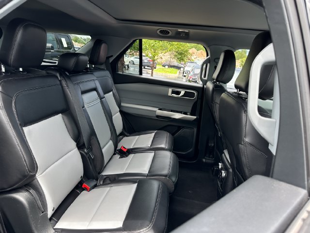 Used 2022 Ford Explorer XLT w/ Equipment Group 202A RWD image 28