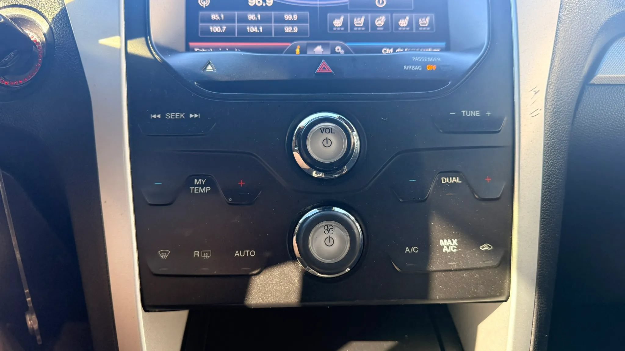 Used 2014 Ford Explorer XLT w/ Equipment Group 201A AWD/4WD image 25