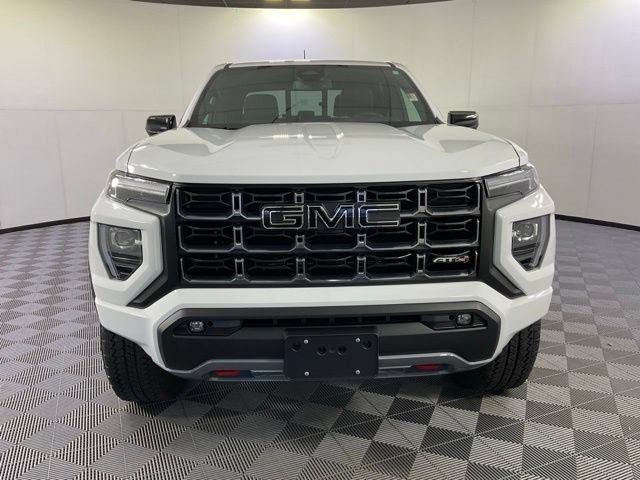 Used 2025 GMC Canyon AT4 w/ Nightfall Edition AWD/4WD image 2