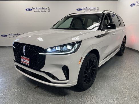 New 2025 Lincoln Aviator Reserve w/ Jet Appearance Package image 3