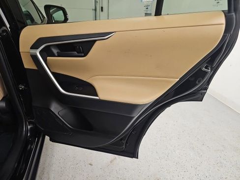 Used 2021 Toyota RAV4 LE image 32