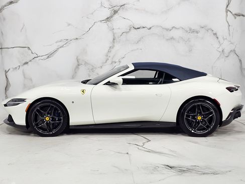 Used 2025 Ferrari Roma Spider RWD image 17