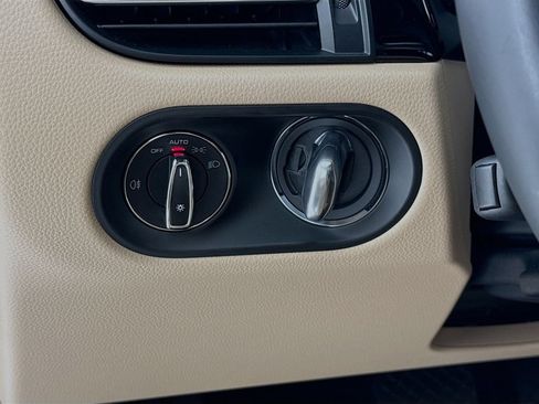 Certified 2025 Porsche Macan AWD/4WD image 14