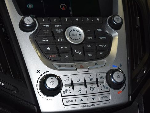 Used 2011 Chevrolet Equinox LTZ FWD image 12