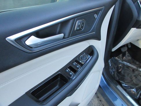 Used 2019 Ford Edge Titanium w/ Cold Weather Package image 29