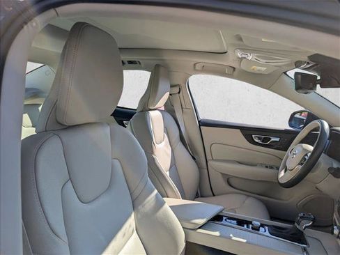 Used 2020 Volvo S60 T5 Momentum image 19