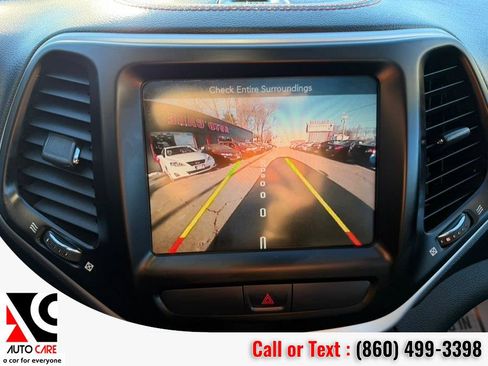 Used 2016 Jeep Cherokee Trailhawk w/ Comfort/Convenience Group image 27