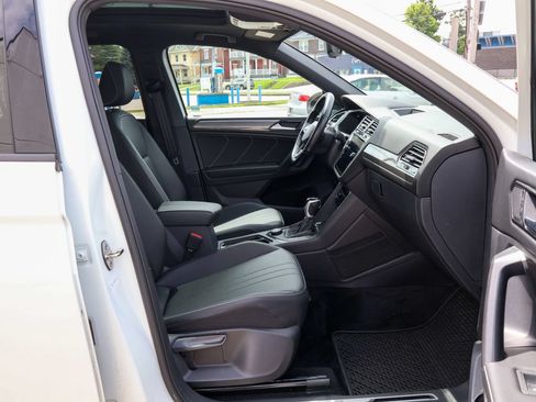 Certified 2023 Volkswagen Tiguan SE R-Line AWD/4WD image 27