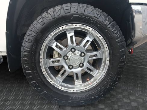 Used 2018 Toyota Tundra SR5 w/ SR5 Upgrade Package AWD/4WD image 23
