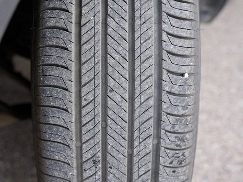 Used 2020 Ford Explorer XLT w/ Equipment Group 202A image 25