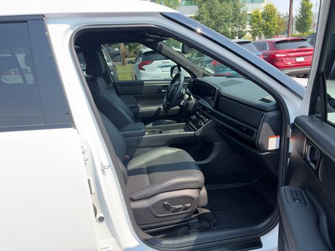 Used 2025 Hyundai Santa Fe Calligraphy AWD/4WD image 18