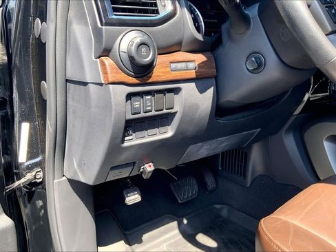 Used 2022 Nissan Titan Platinum Reserve w/ Moonroof Package AWD/4WD image 33