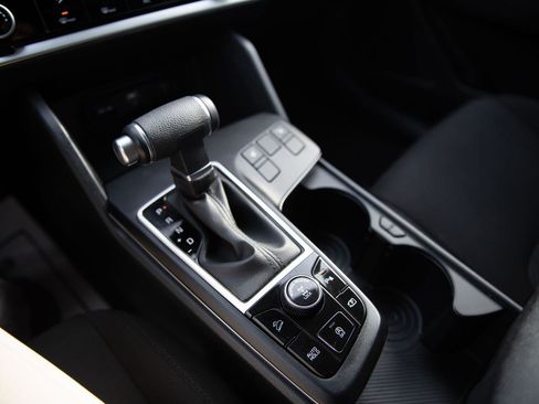 Used 2025 Kia Sportage LX image 13