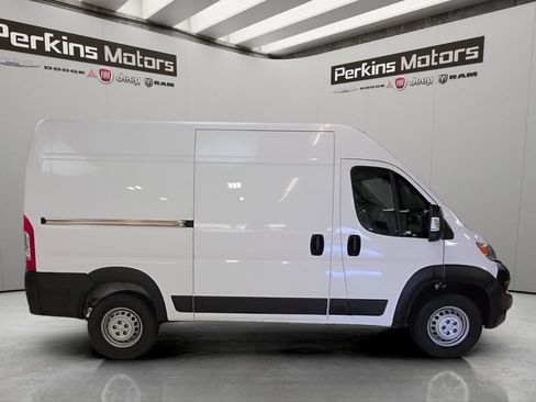 Used 2025 RAM ProMaster 2500 w/ Convenience Group FWD image 7