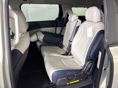 New 2026 Kia Carnival EX image 22