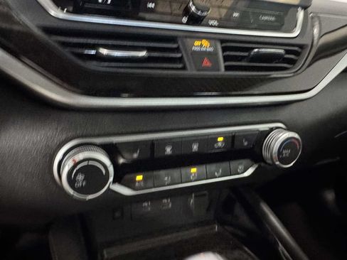Used 2024 Nissan Altima 2.5 SR w/ SR Premium Package FWD image 25