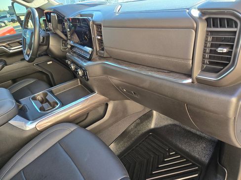 Used 2024 Chevrolet Silverado 2500 LTZ w/ LTZ Convenience Package image 33