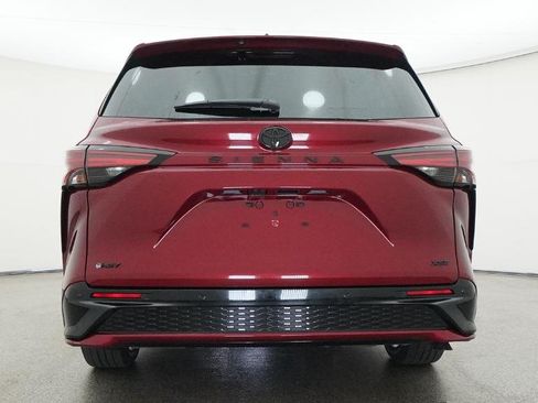 New 2026 Toyota Sienna XSE FWD image 32
