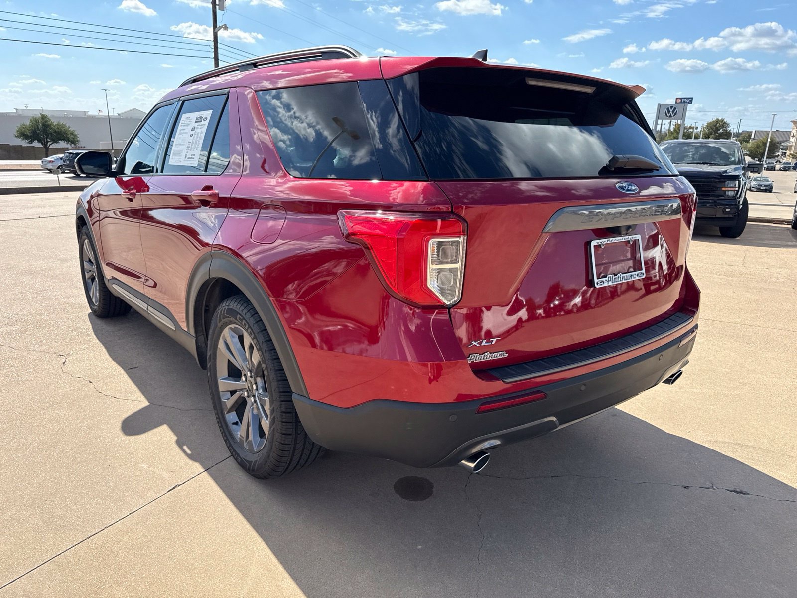 Used 2023 Ford Explorer XLT w/ Equipment Group 202A RWD image 5