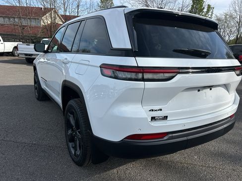 New 2026 Jeep Grand Cherokee Limited w/ Limited Altitude Package AWD/4WD image 7