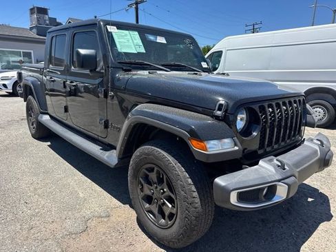 Used 2022 Jeep Gladiator Sport AWD/4WD image 3