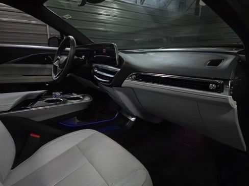 Used 2024 Cadillac Lyriq Sport image 12