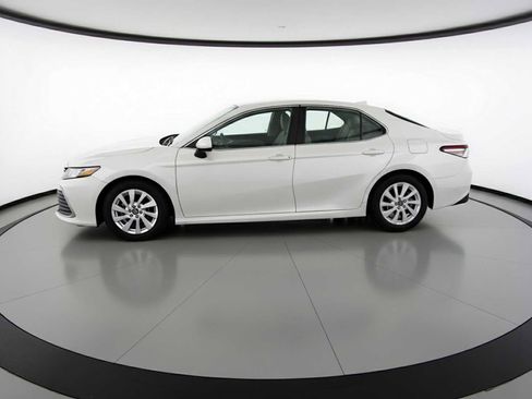 Used 2023 Toyota Camry LE image 5