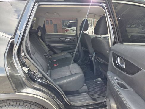Used 2019 Nissan Rogue SV FWD image 18