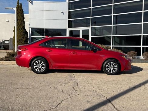 Used 2021 Toyota Corolla LE image 2