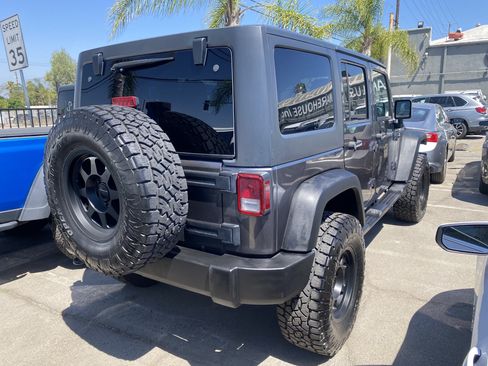 Used 2017 Jeep Wrangler Unlimited Sport w/ Quick Order Package 24S AWD/4WD image 11