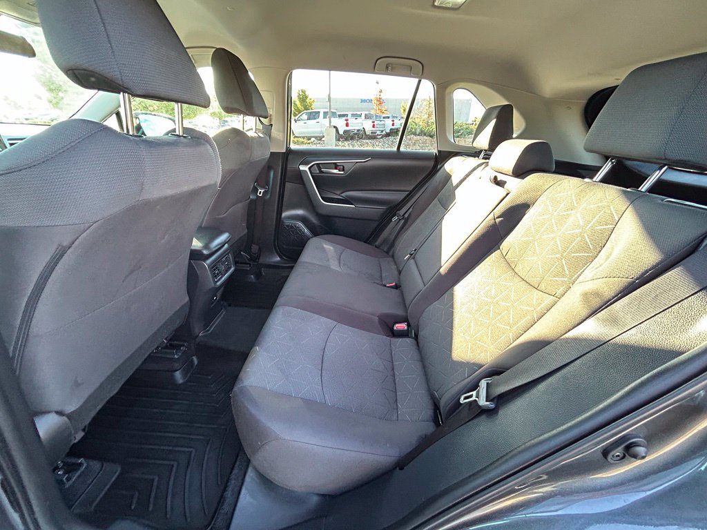 Used 2021 Toyota RAV4 XLE AWD/4WD image 26