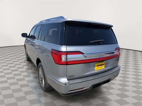 Used 2021 Lincoln Navigator 4WD image 3