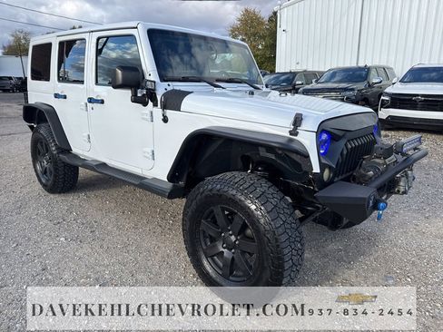 Used 2015 Jeep Wrangler Unlimited Sahara w/ Connectivity Group image 8